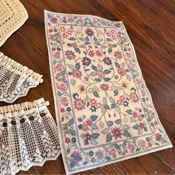 Vintage dollhouse decor accessories rug curtains linens wall paper - Picture 4 of 9